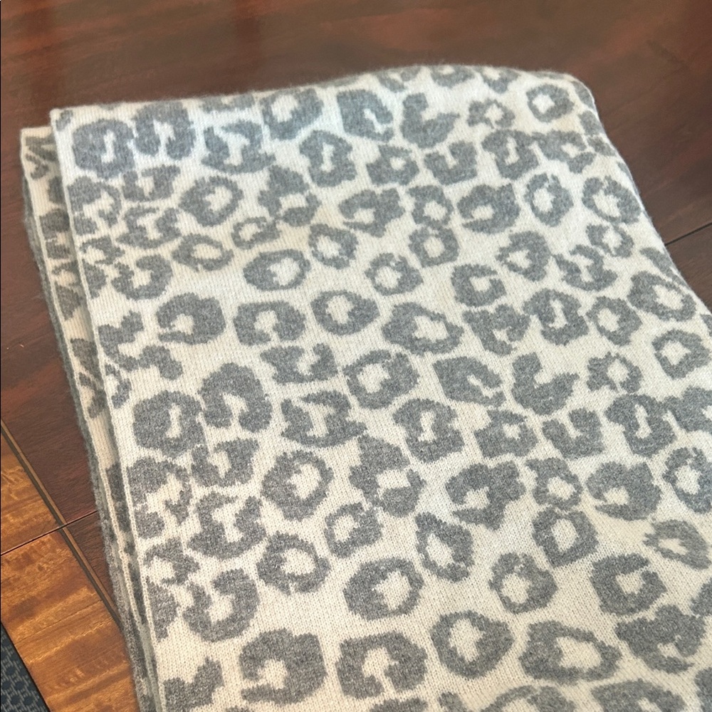 Gray Cashmere Leopard Print Scarf